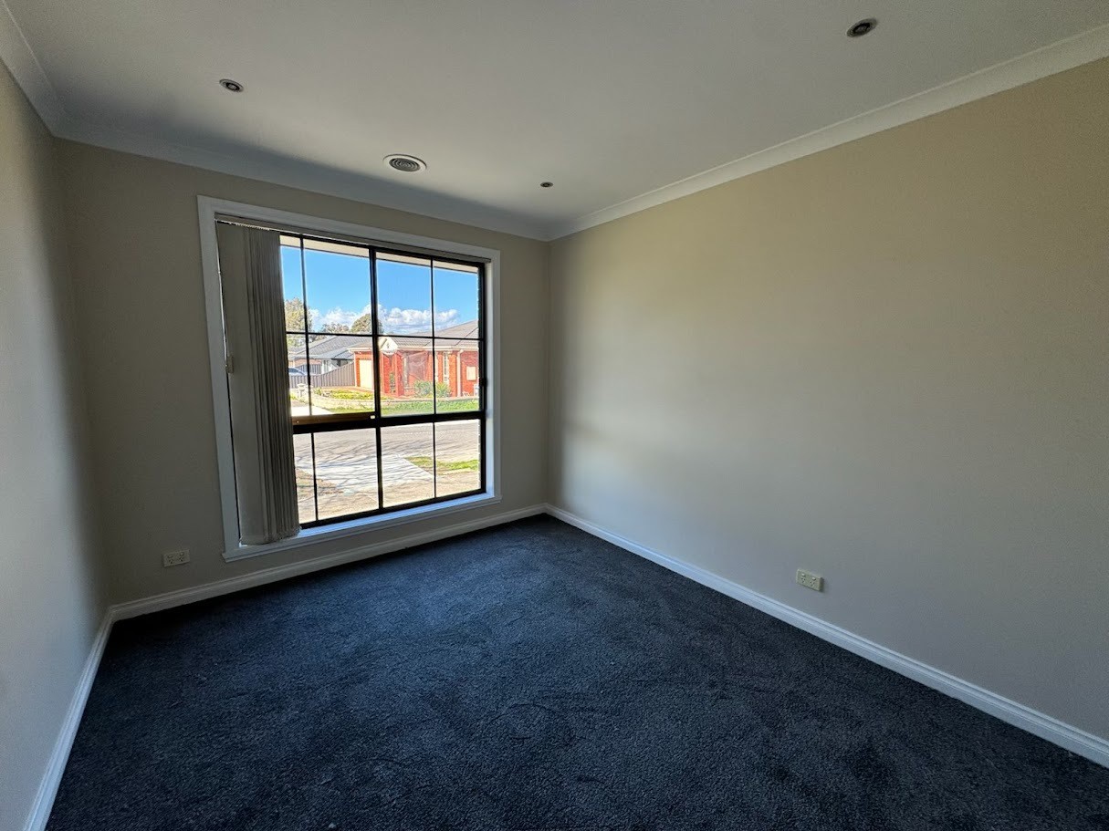 22 Edgewood Road, Roxburgh Park, VIC 3064, Roxburgh Park - Thumbnail 3