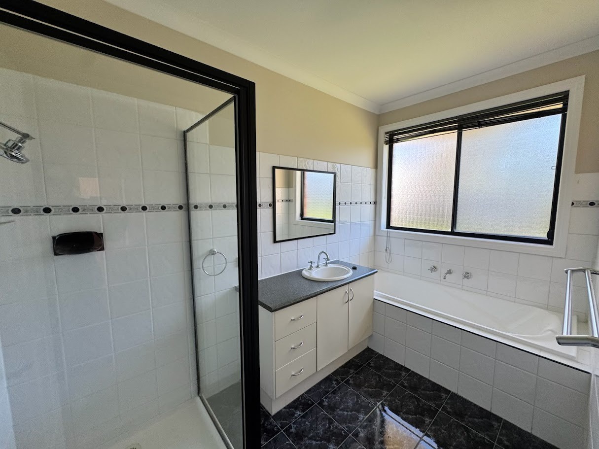 22 Edgewood Road, Roxburgh Park, VIC 3064, Roxburgh Park - Thumbnail 5
