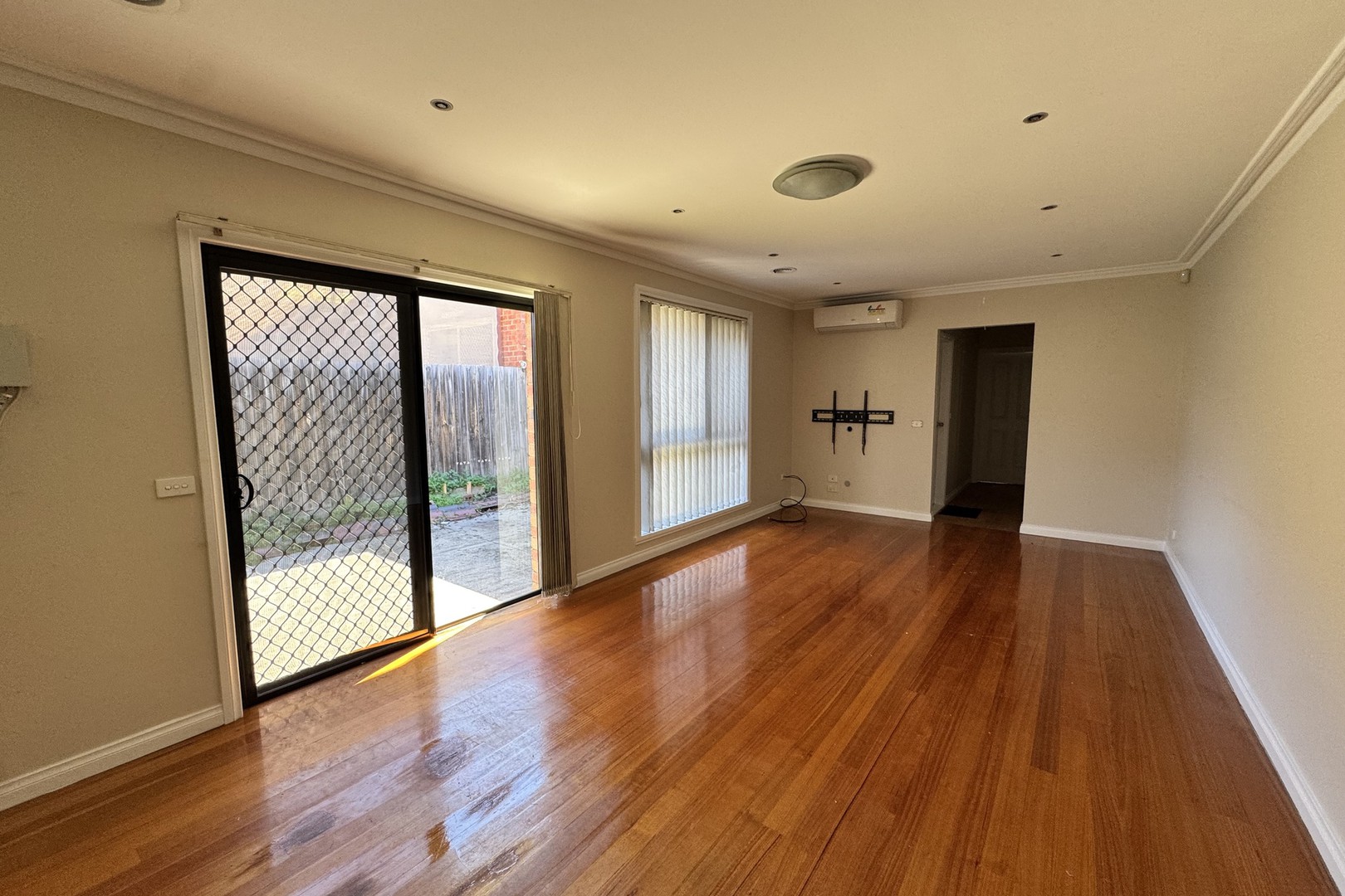 22 Edgewood Road, Roxburgh Park, VIC 3064, Roxburgh Park - Thumbnail 2