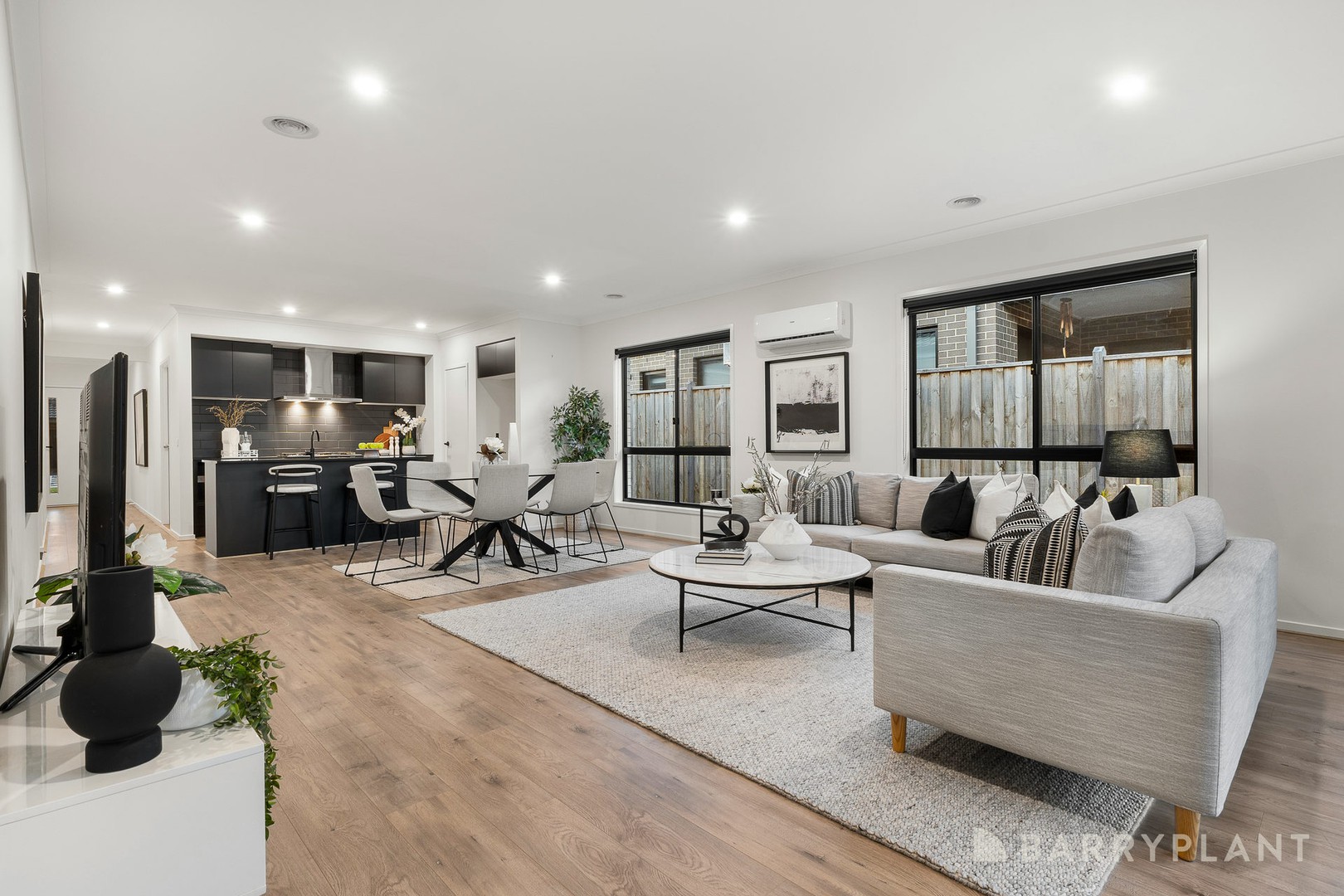 22 Eiger Street, Clyde North, VIC 3978, Clyde North - Thumbnail 2
