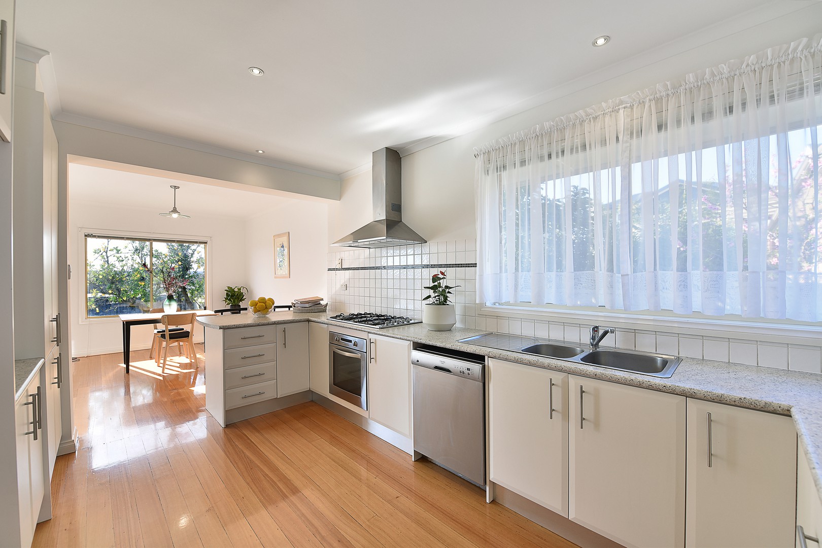 22 Erskine Avenue, Reservoir, VIC 3073, Reservoir - Thumbnail 6