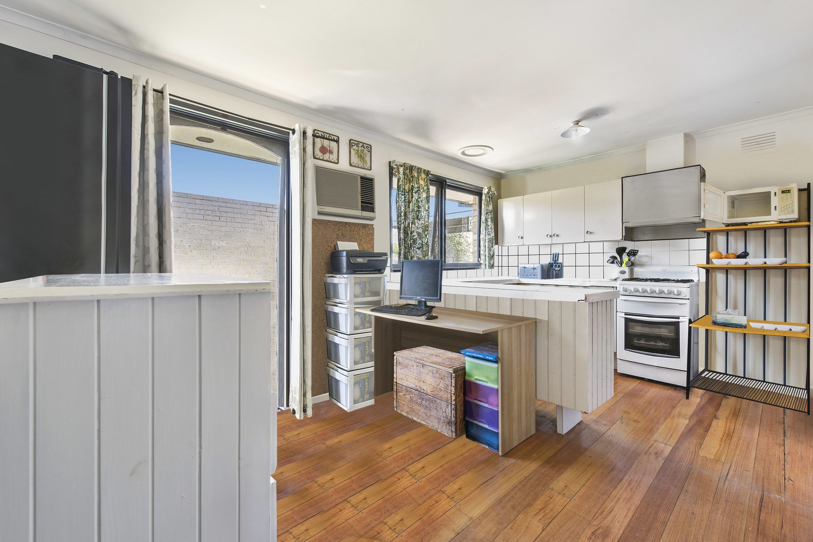22 Essex Drive, Melton, VIC 3337, Melton - Thumbnail 3