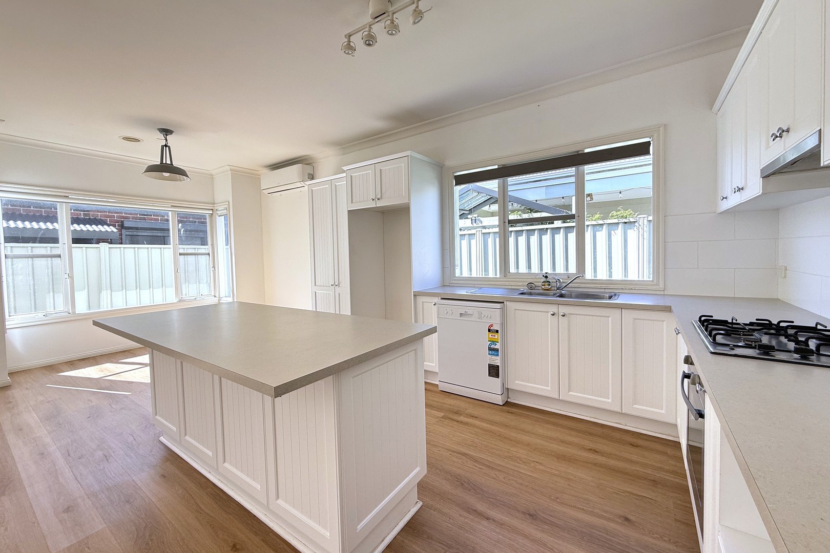 22 Etheridge Rise, Caroline Springs, VIC 3023, Caroline Springs - Thumbnail 4