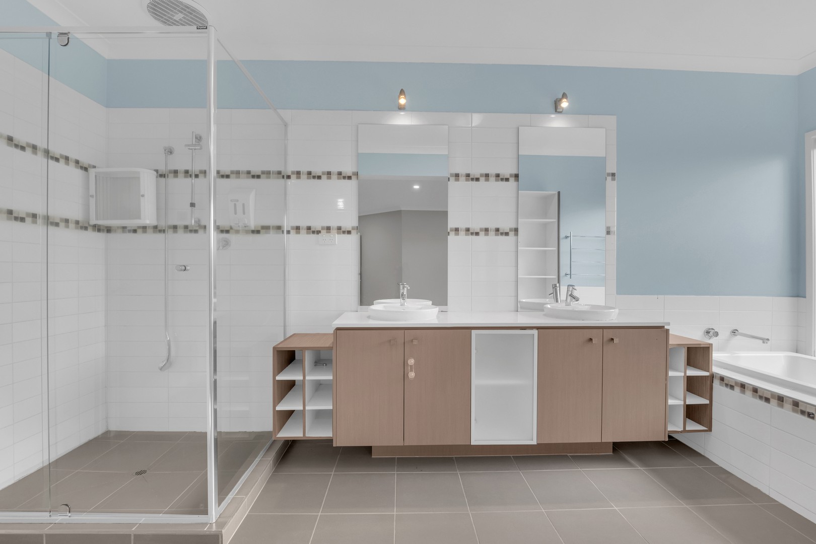 22 Gippsland Way, Craigieburn, VIC 3064, Craigieburn - Thumbnail 4