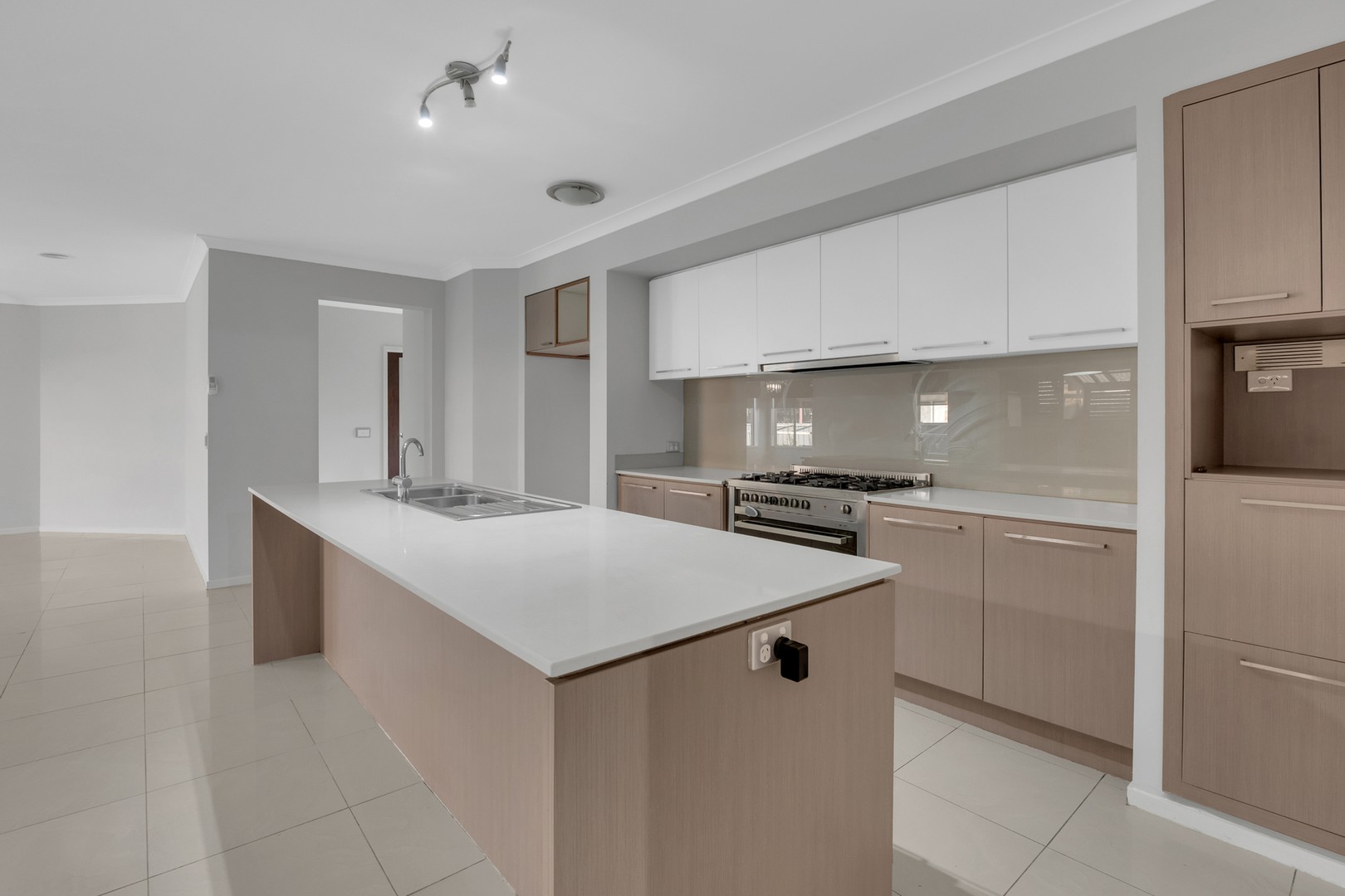 22 Gippsland Way, Craigieburn, VIC 3064, Craigieburn - Thumbnail 6