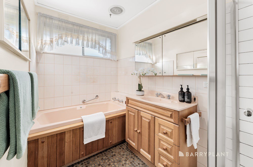 22 Glen Barry Road, Wantirna, VIC 3152, Wantirna - Thumbnail 6