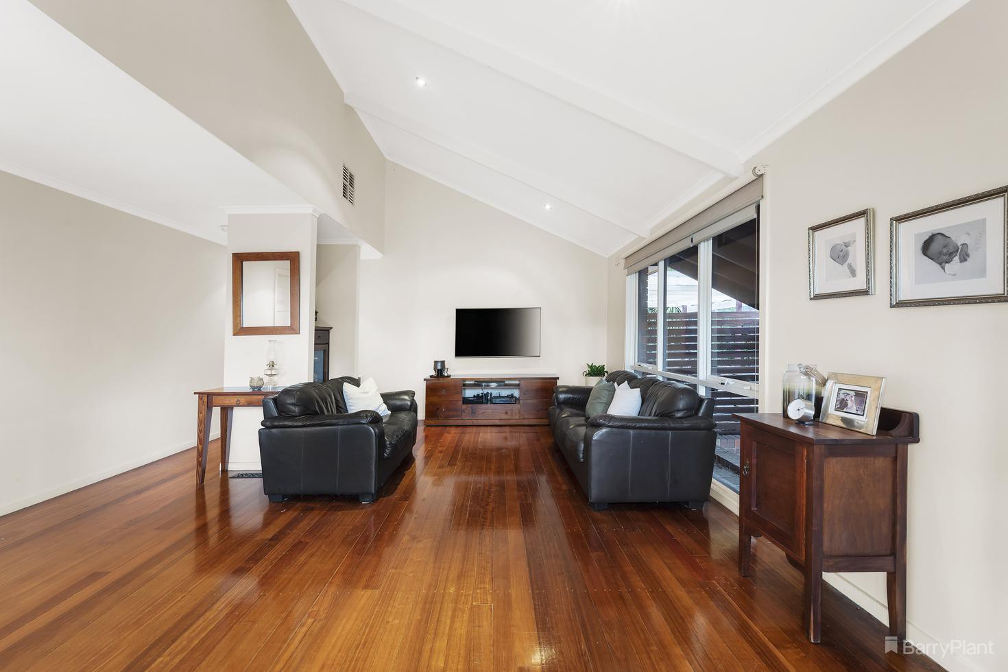 22 Glen Katherine Drive, St Helena, VIC 3088, St Helena - Thumbnail 2