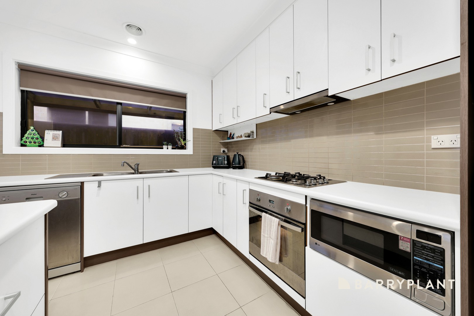 22 Goshawk Parade, South Morang, VIC 3752, South Morang - Thumbnail 3