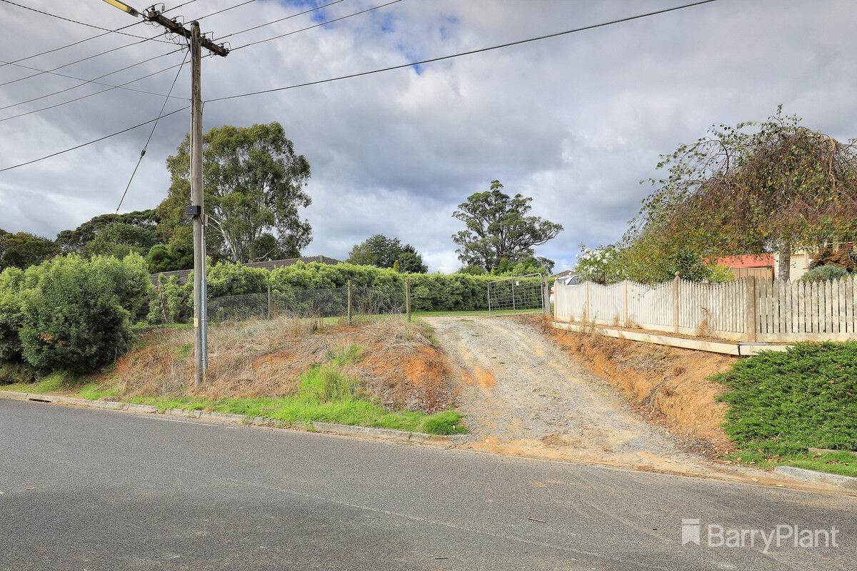 22 Haig Avenue, Monbulk, VIC 3793, Monbulk - Thumbnail 4