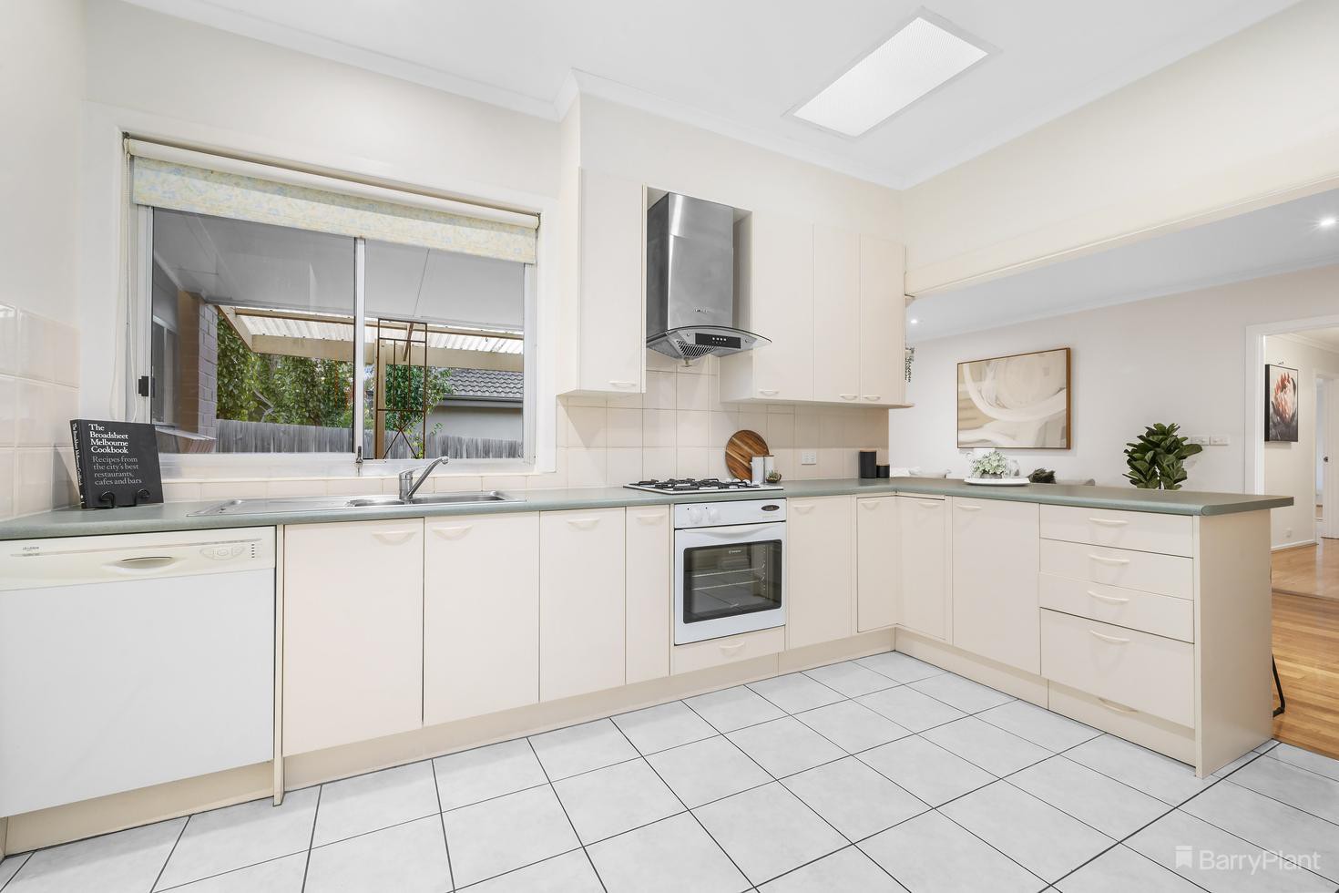 22 Halls Parade, Mitcham, VIC 3132, Mitcham - Thumbnail 4