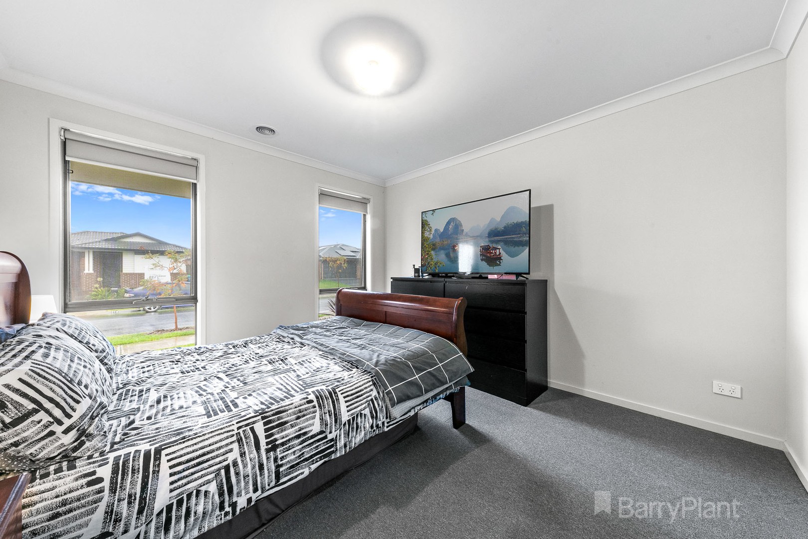 22 Hekela Street, Clyde North, VIC 3978, Clyde North - Thumbnail 2