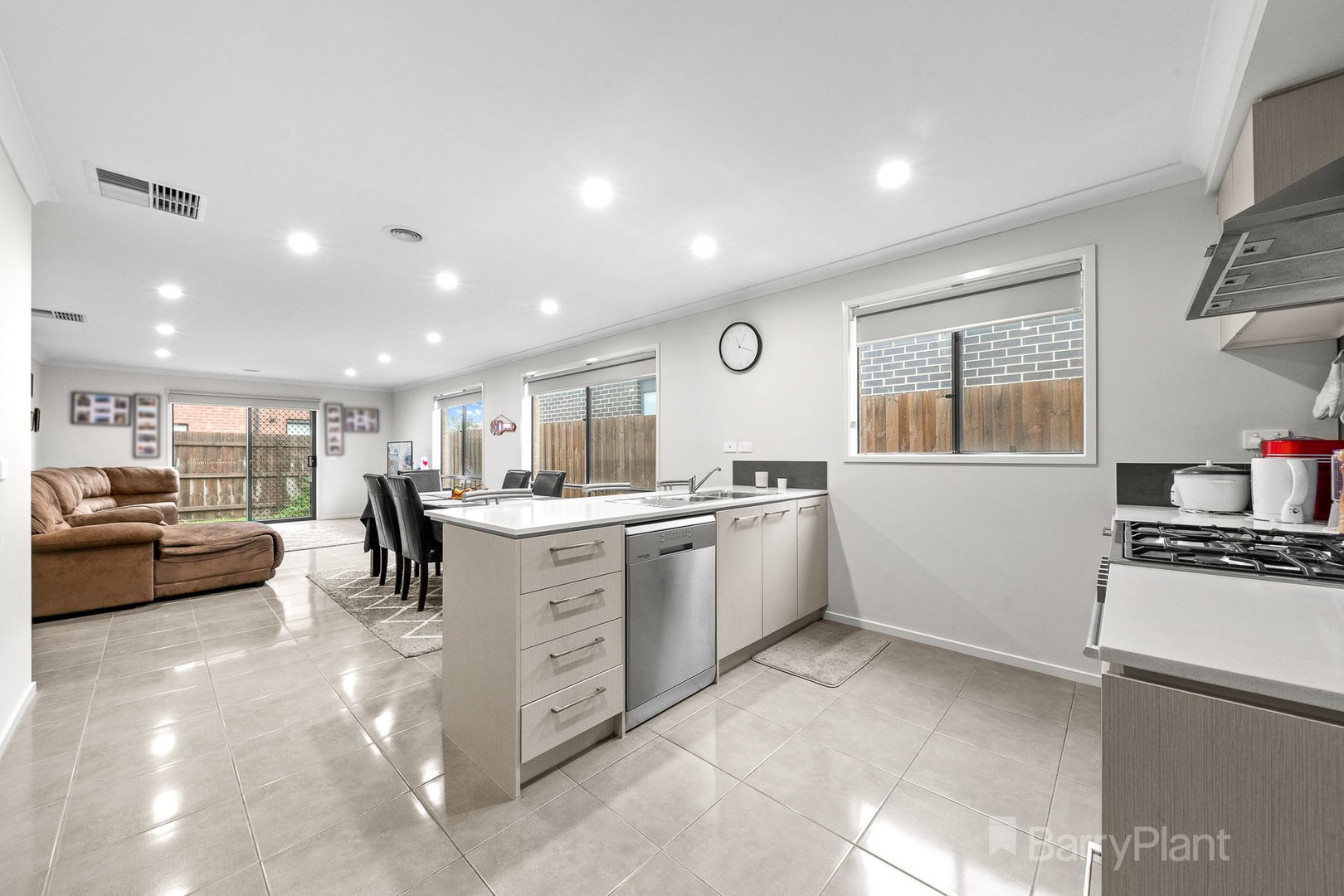 22 Hekela Street, Clyde North, VIC 3978, Clyde North - Thumbnail 4