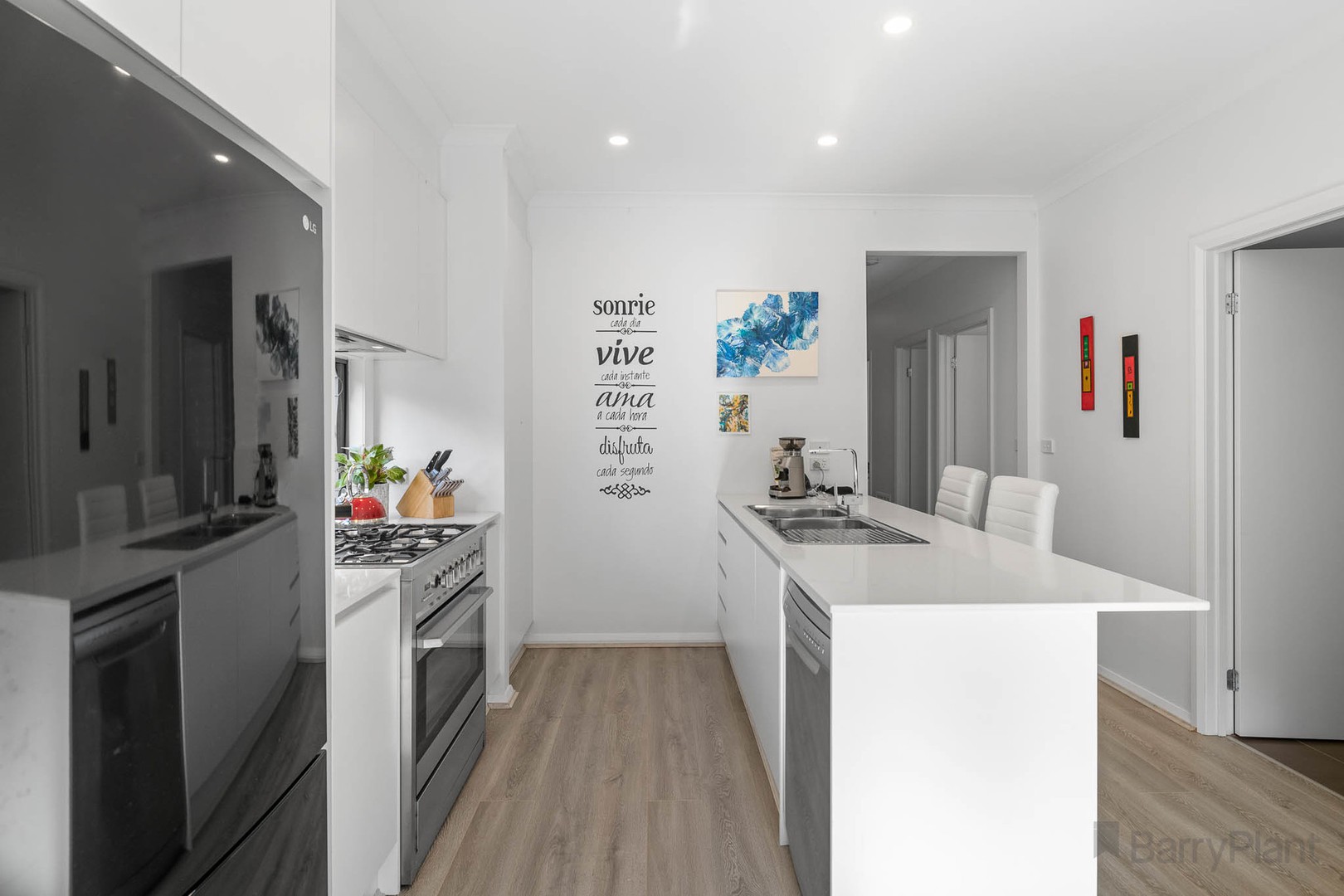 22 Hunt Way, Pakenham, VIC 3810, Pakenham - Thumbnail 2