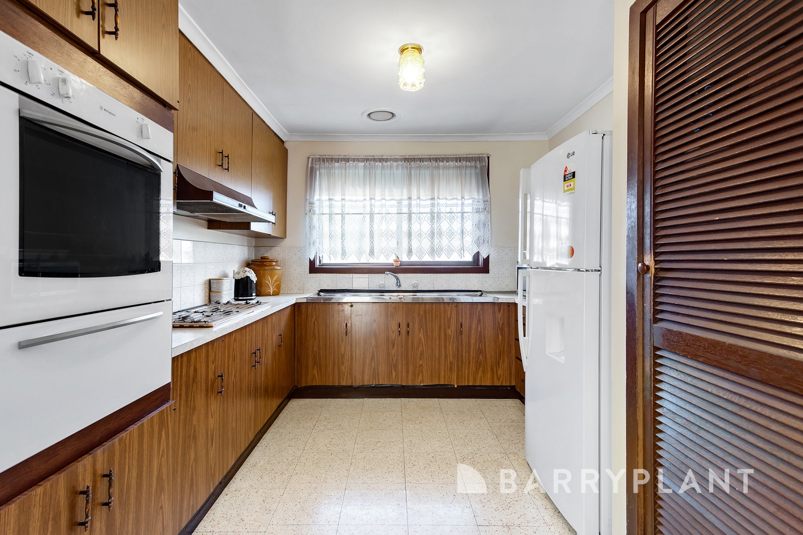 22 Larisa Road, St Albans, VIC 3021, St Albans - Thumbnail 2