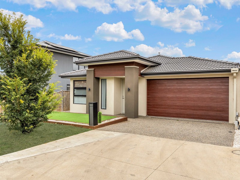 22 Lipizzan Crescent, Taylors Lakes, VIC 3038 - Image - 28/01/2026