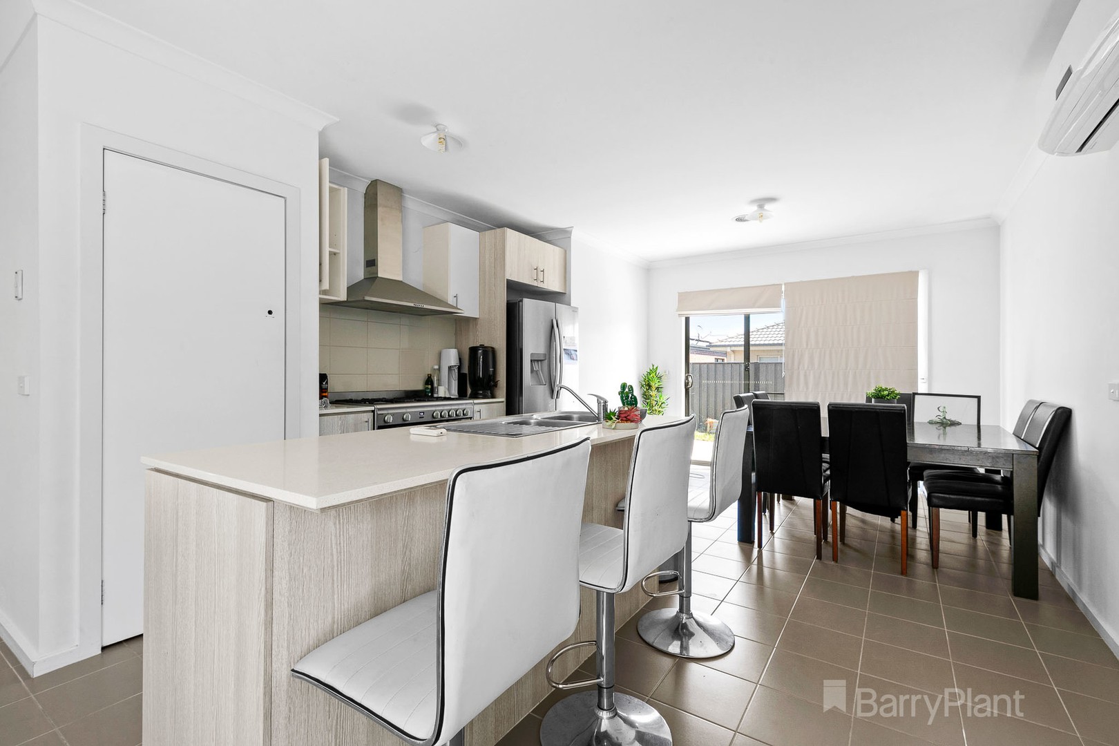22 Lusitano Way, Clyde North, VIC 3978, Clyde North - Thumbnail 4
