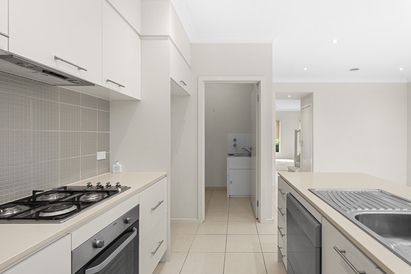 22 Manuscript Drive, Endeavour Hills, VIC 3802, Endeavour Hills - Thumbnail 4