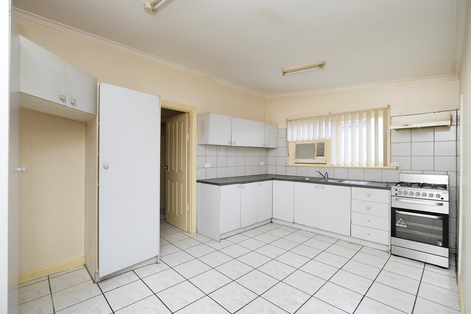 22 McArthur Avenue, St Albans, VIC 3021, St Albans - Thumbnail 4