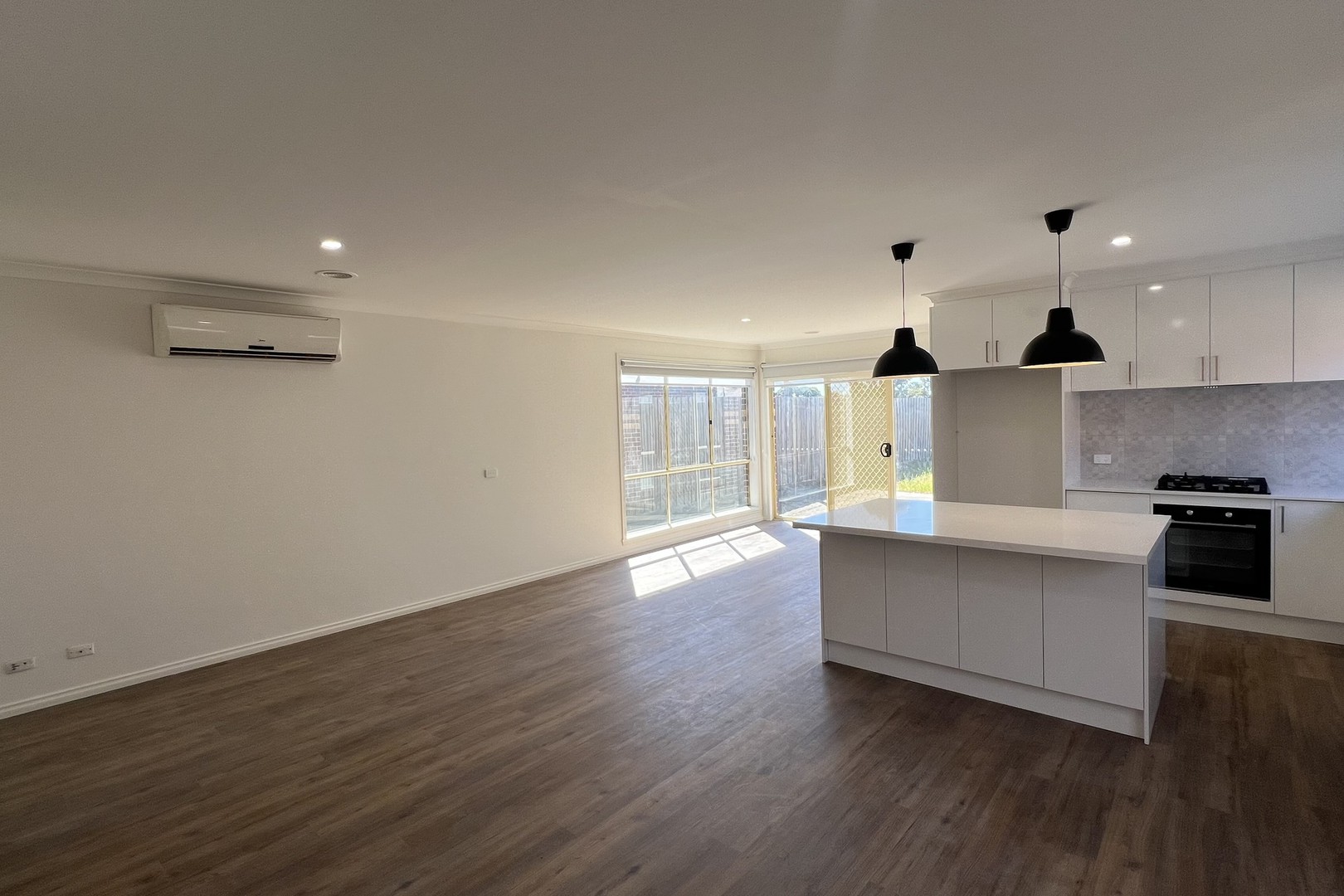 22 Newcombe Drive, St Albans, VIC 3021 - Thumbnail 2 - 11/10/2023