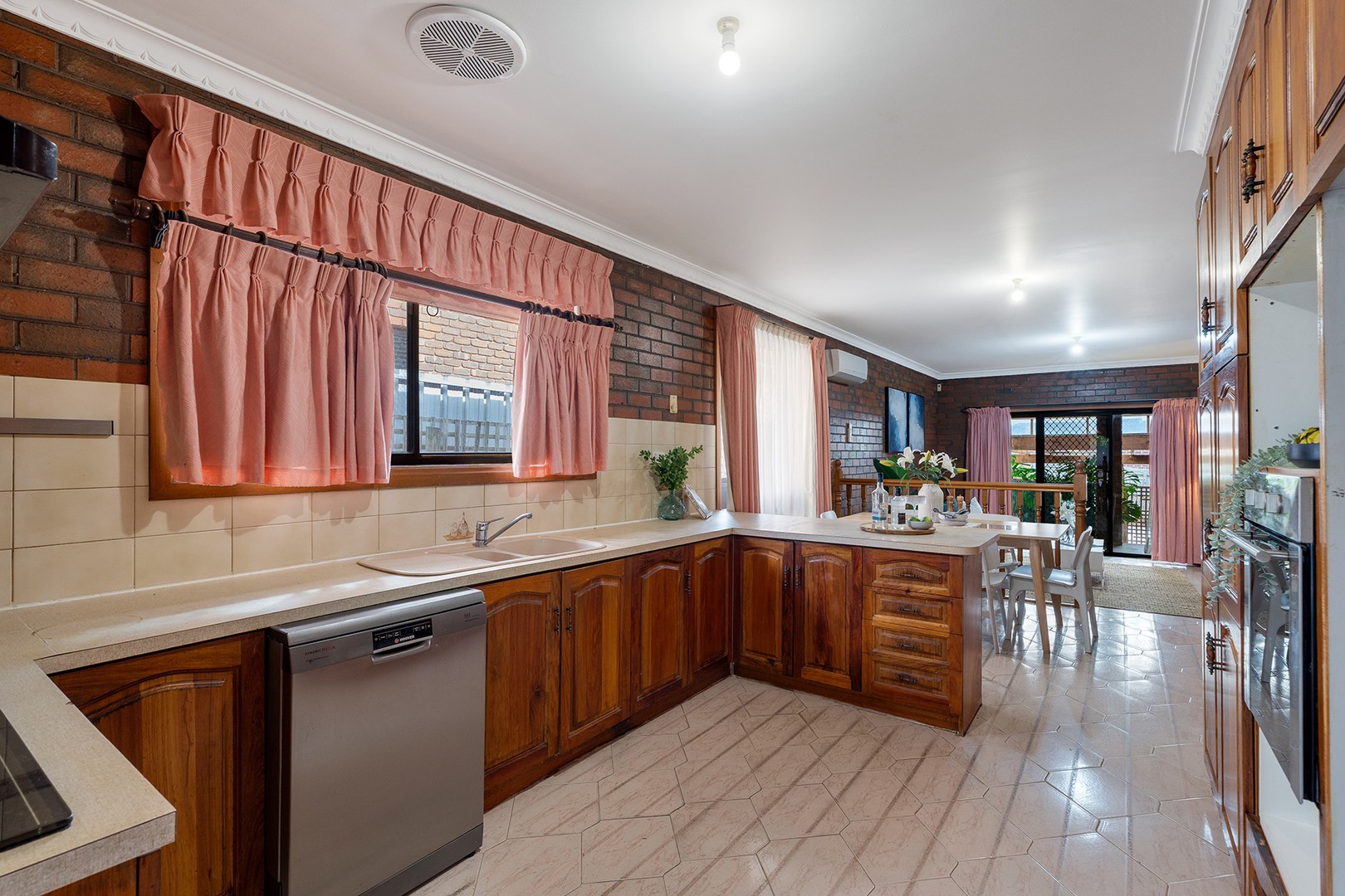 22 Raleigh Street, Westmeadows, VIC 3049, Westmeadows - Thumbnail 8