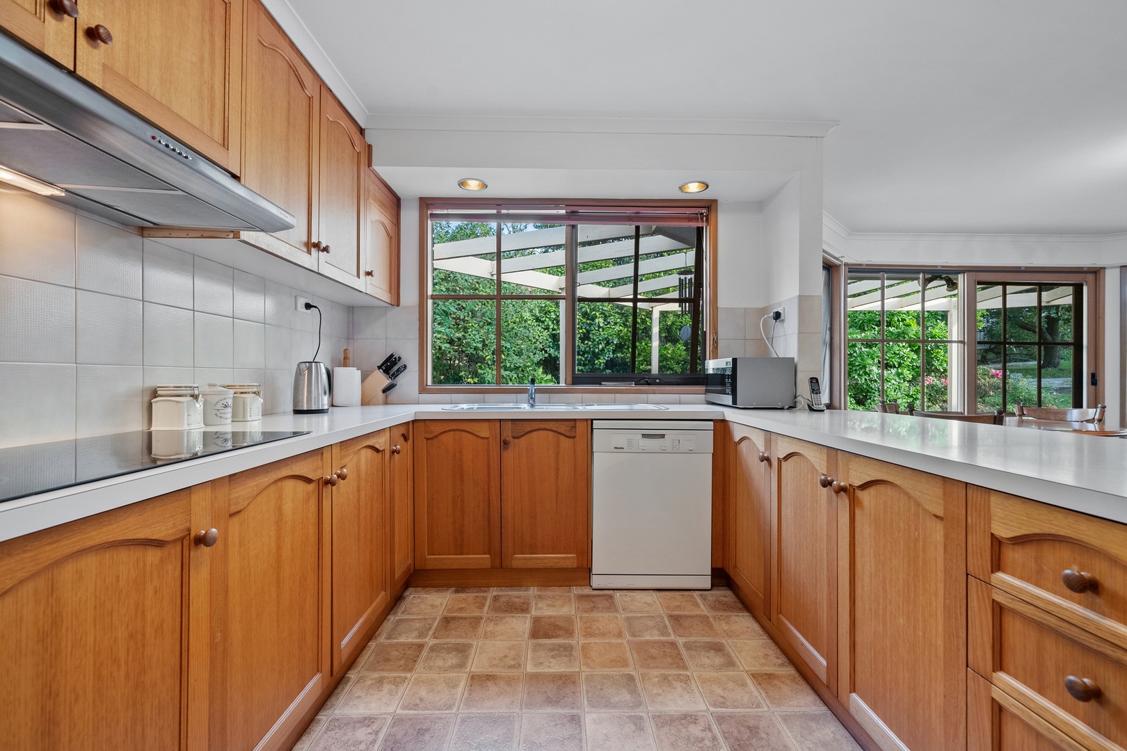 22 Scenic Avenue, Ringwood East, VIC 3135, Ringwood East - Thumbnail 4