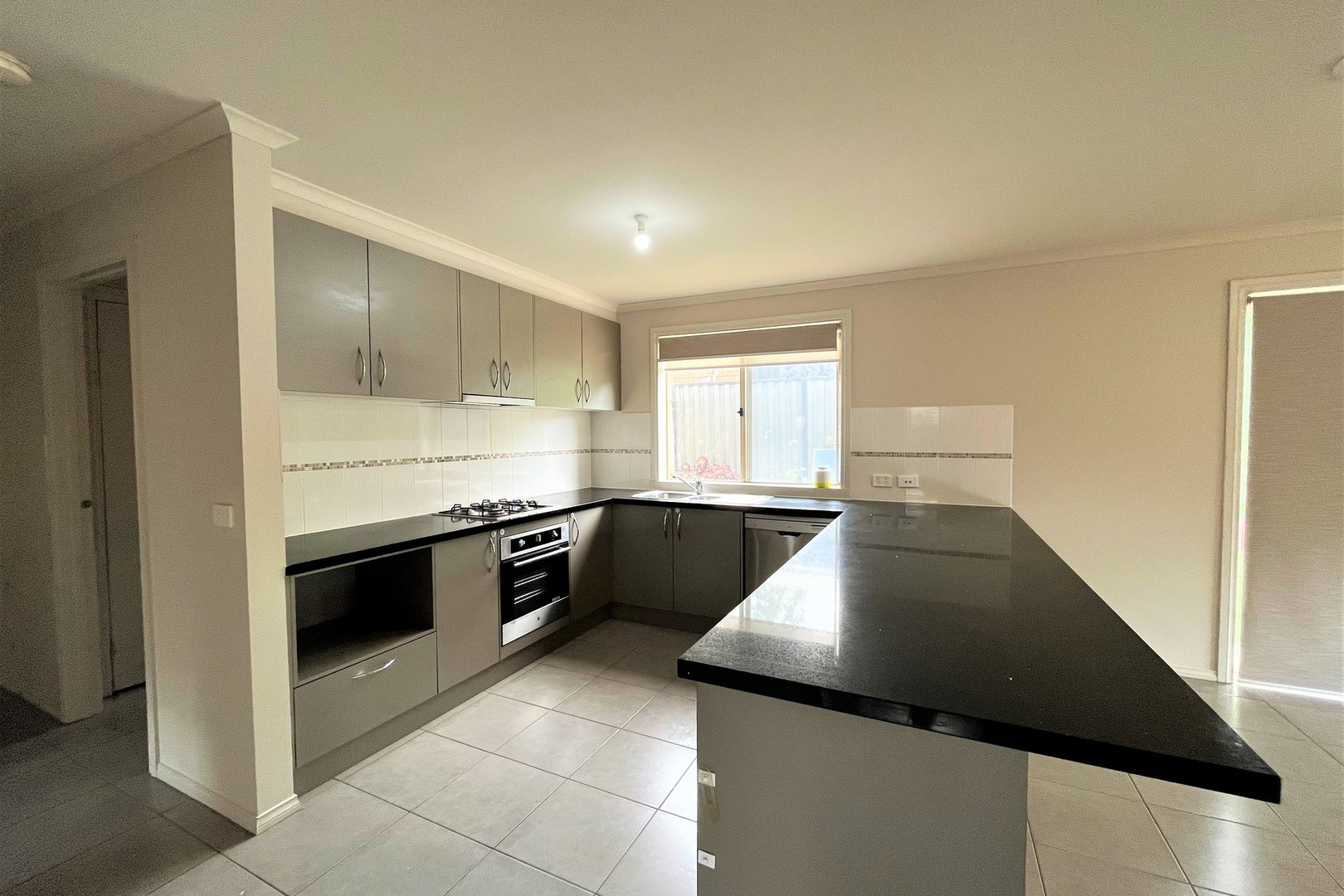 22 Sienna Way, Pakenham, VIC 3810, Pakenham - Thumbnail 4