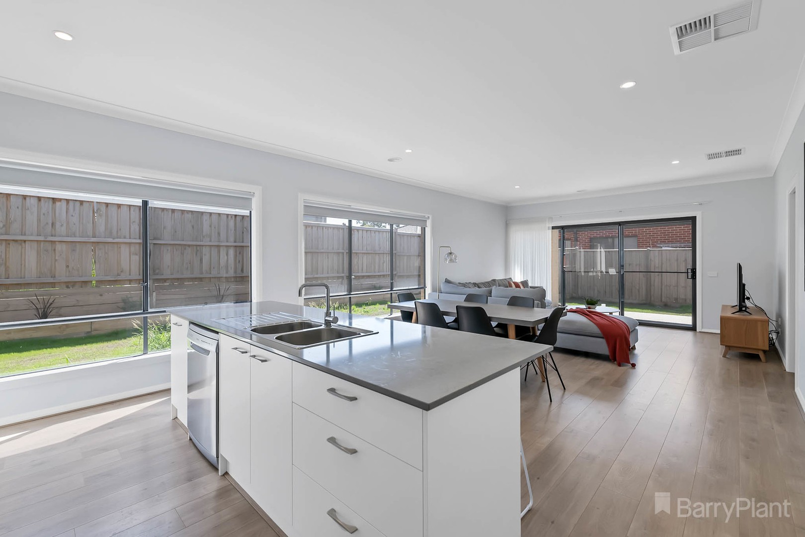 22 Summerhill Drive, Pakenham, VIC 3810, Pakenham - Thumbnail 5
