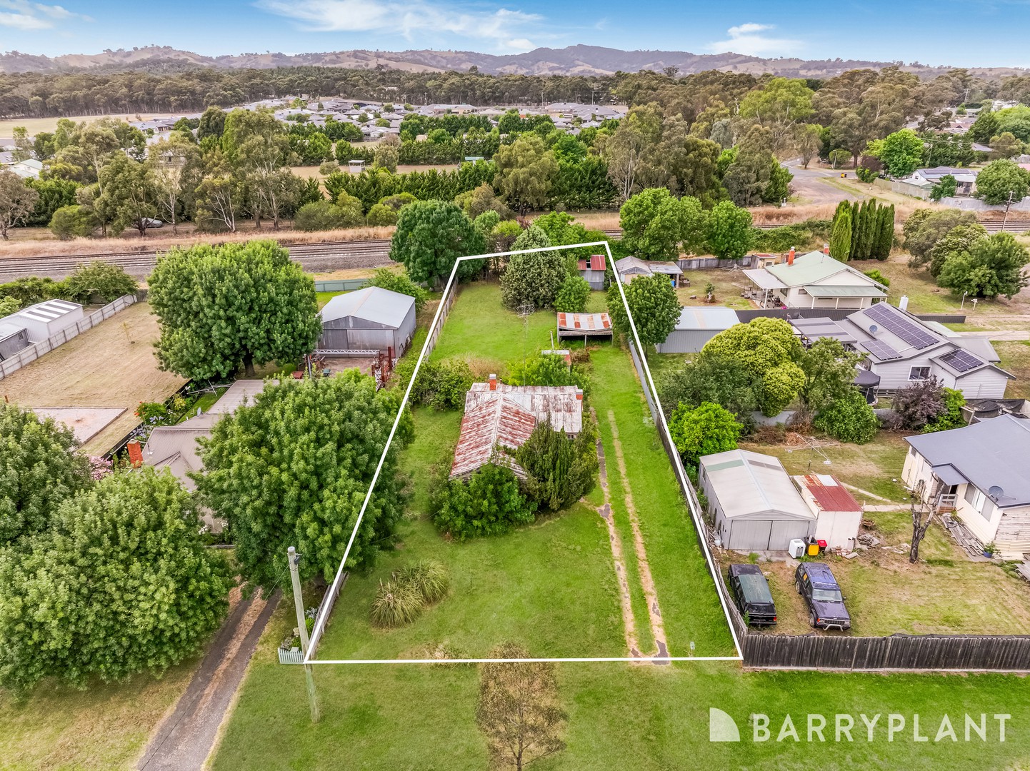 22 Sutherland Street, Broadford, VIC 3658, Broadford - Thumbnail 2