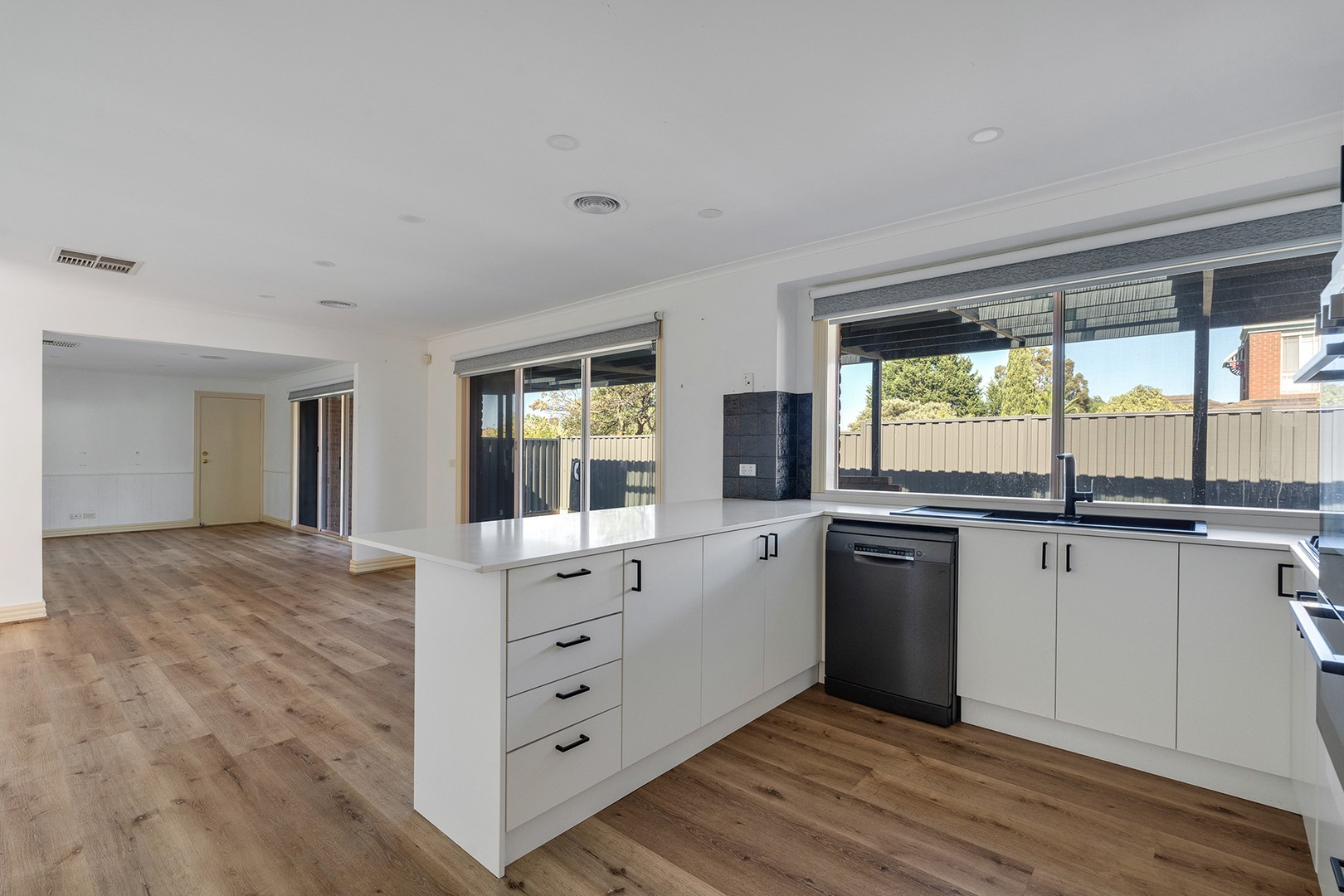 22 Sutherland Way, Roxburgh Park, VIC 3064, Roxburgh Park - Thumbnail 4