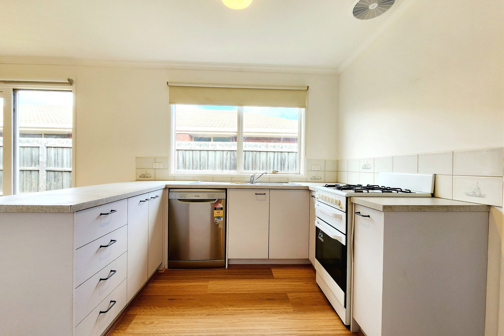 22 Taketa Crescent, Frankston, VIC 3199, Frankston - Thumbnail 3