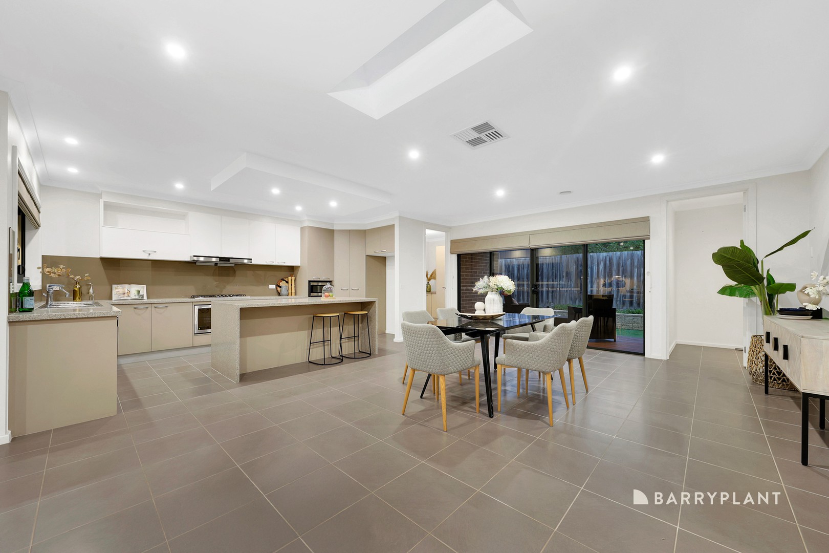 22 Tuross Crescent, South Morang, VIC 3752, South Morang - Thumbnail 3