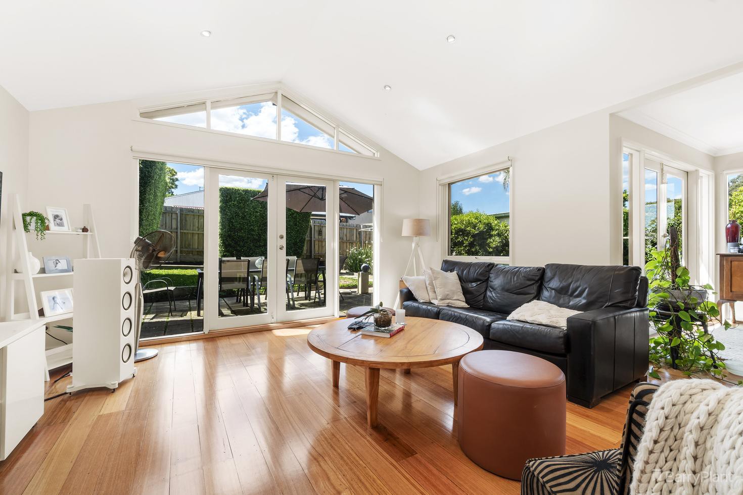 22 Warren Road, Viewbank, VIC 3084, Viewbank - Thumbnail 3