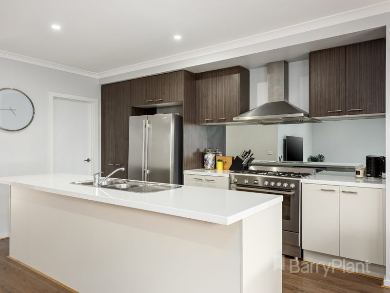 22 Wilkiea Crescent, Cranbourne North, VIC 3977, Cranbourne North - Thumbnail 2