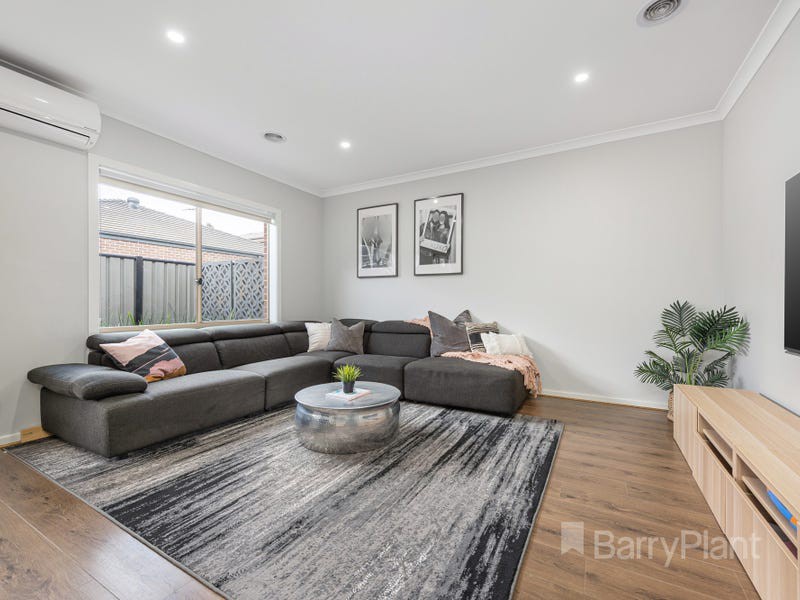 22 Wilkiea Crescent, Cranbourne North, VIC 3977, Cranbourne North - Thumbnail 3