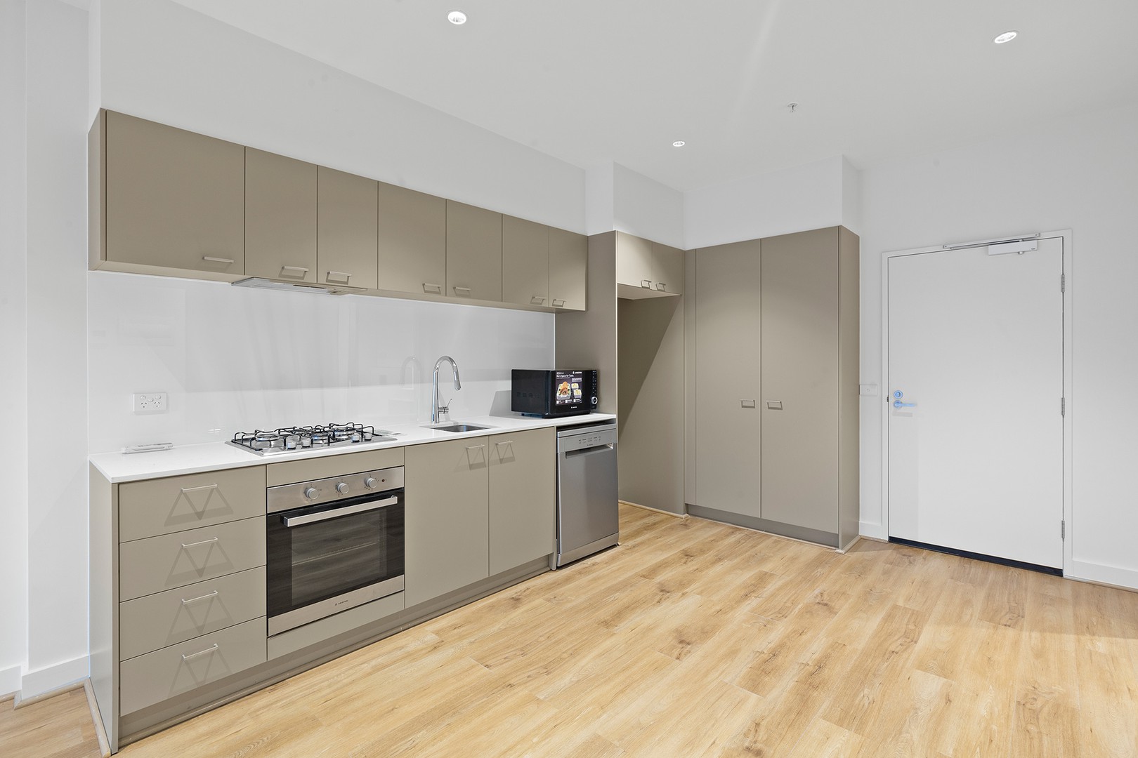 220/16 Clyde Mall Street, Frankston, VIC 3199, Frankston - Thumbnail 4