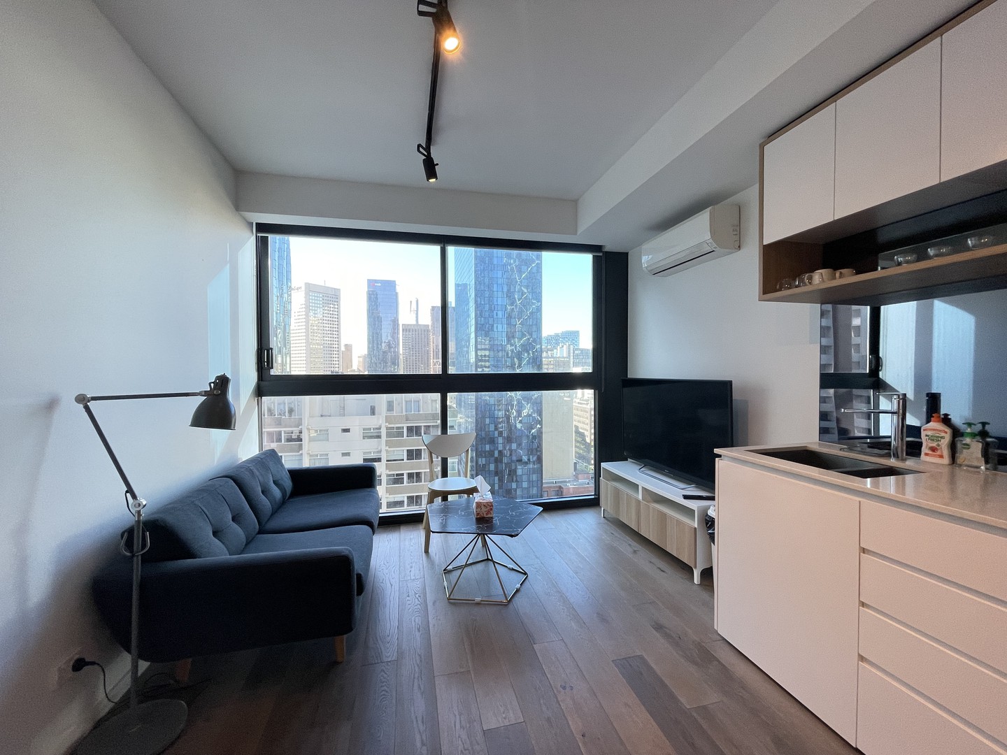 2204/315 La Trobe Street Street, Melbourne, VIC 3000 - Thumbnail 1 - 12/08/2022