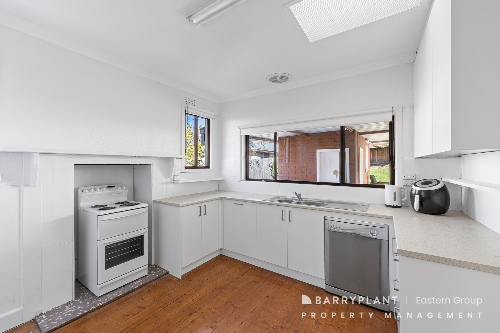 221 Mountainview Road, Greensborough, VIC 3088, Greensborough - Thumbnail 4