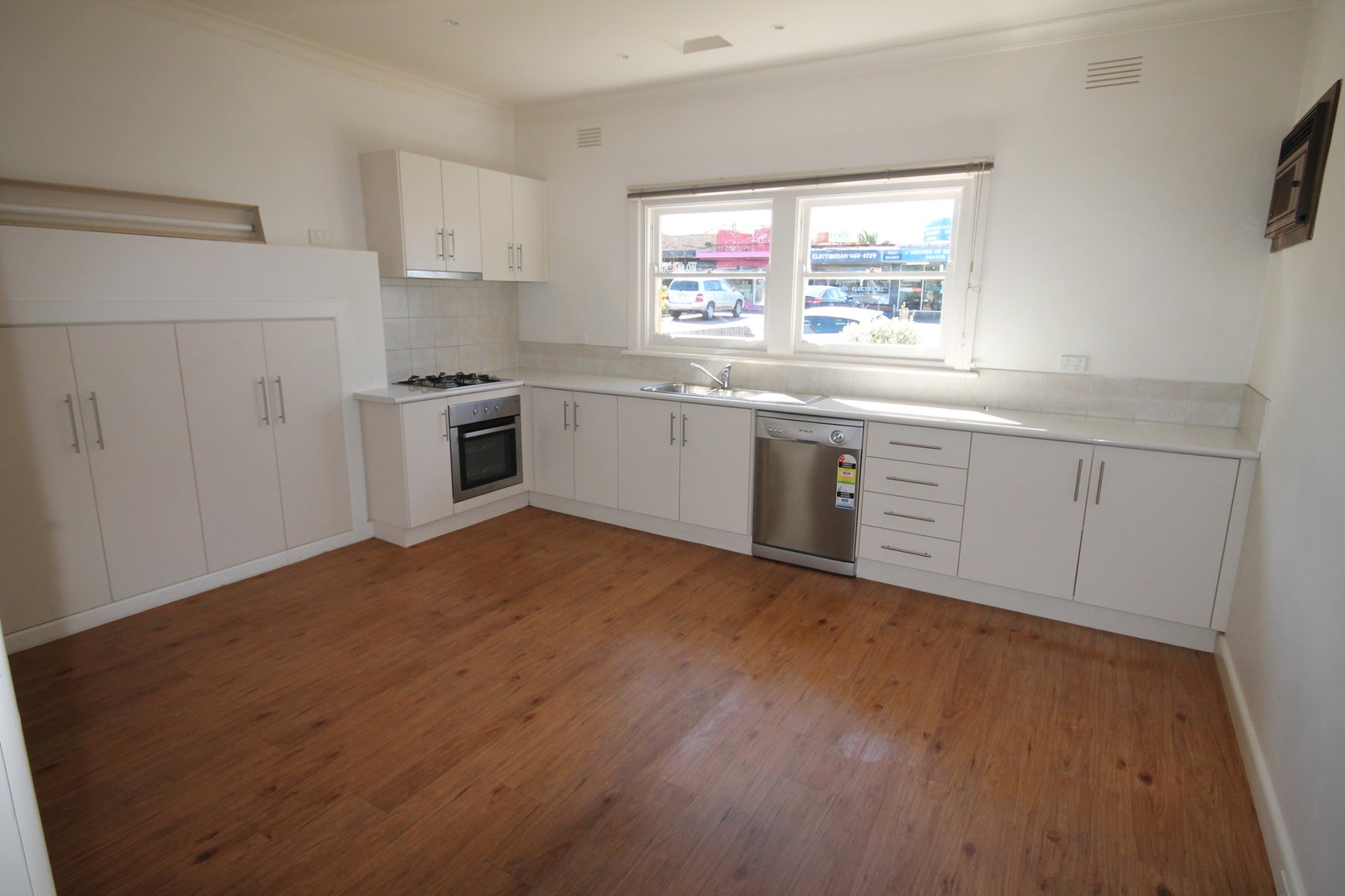 223 Broadway, Reservoir, VIC 3073, Reservoir - Thumbnail 2