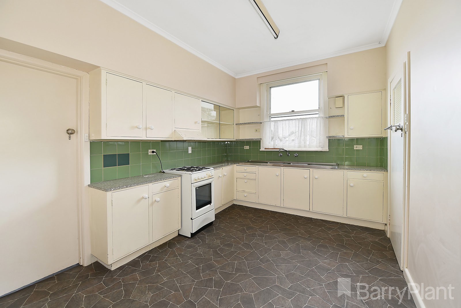 228 Rossmoyne Street, Thornbury, VIC 3071 - Thumbnail 1 - 16/11/2021