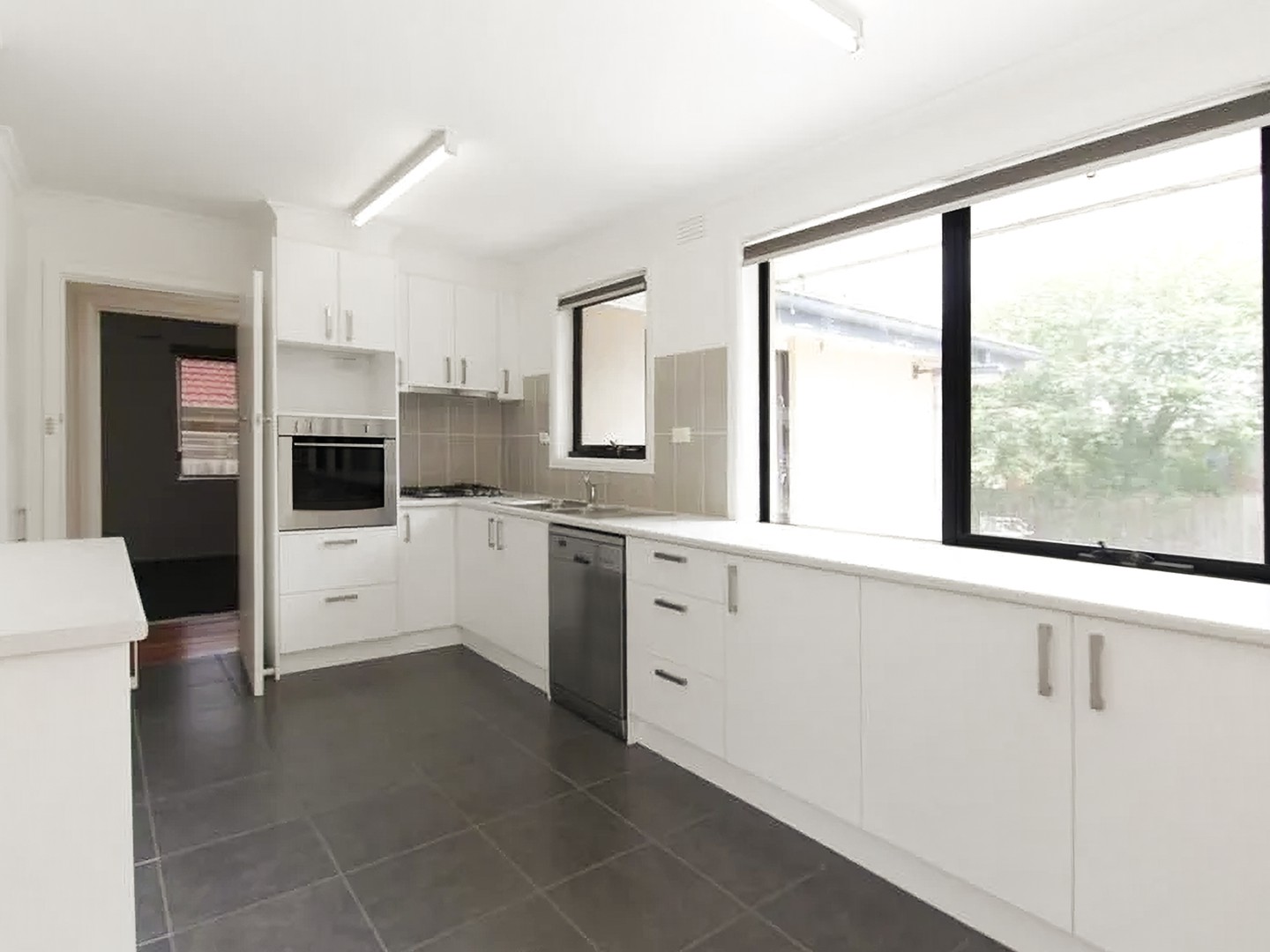 23 Catherine Avenue, Mount Waverley, VIC 3149, Mount Waverley - Thumbnail 4