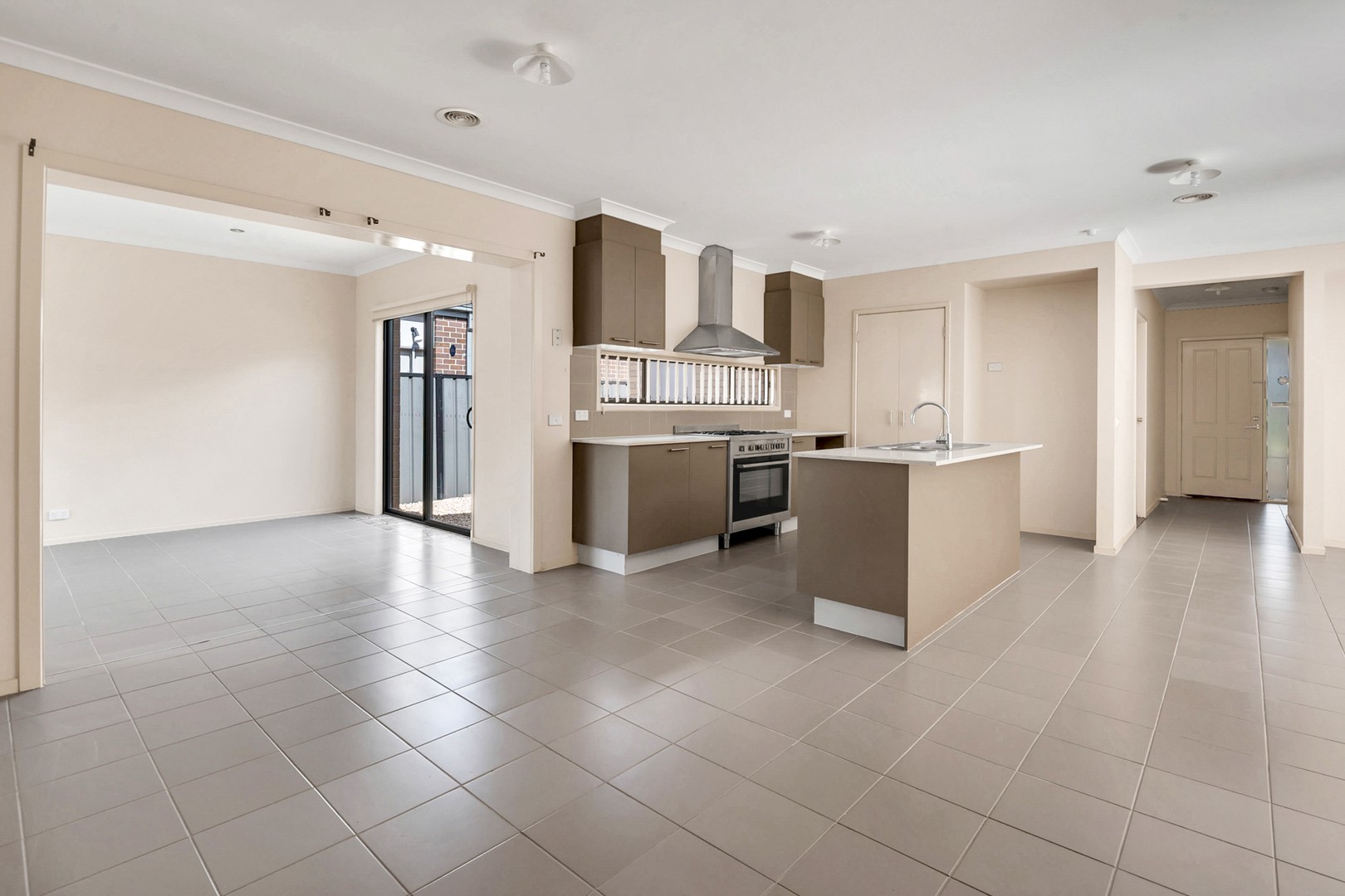 23 Holman Avenue, Craigieburn, VIC 3064, Craigieburn - Thumbnail 5