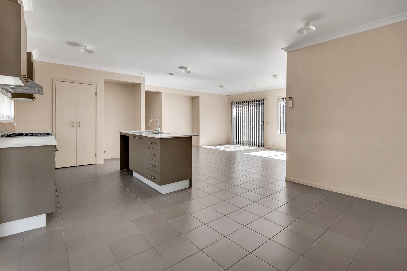 23 Holman Avenue, Craigieburn, VIC 3064, Craigieburn - Thumbnail 2