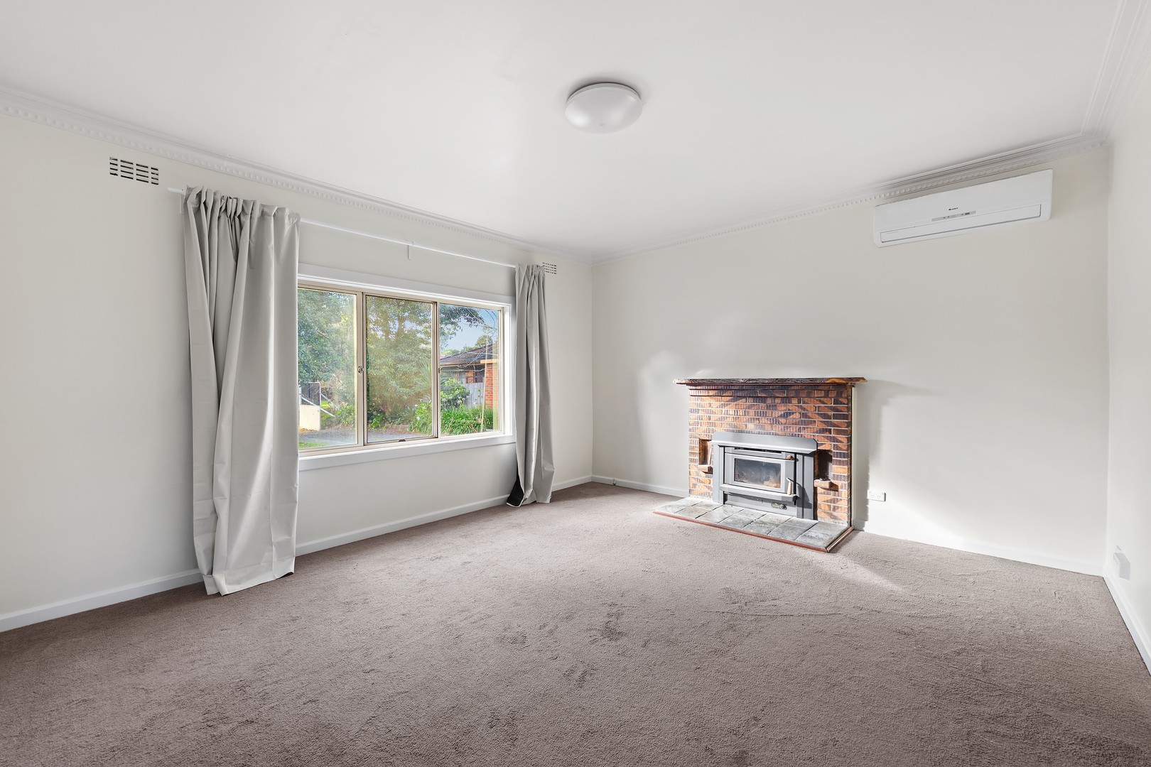 23 Rosedale Crescent, Ringwood East, VIC 3135 - Thumbnail 2 - 03/08/2026