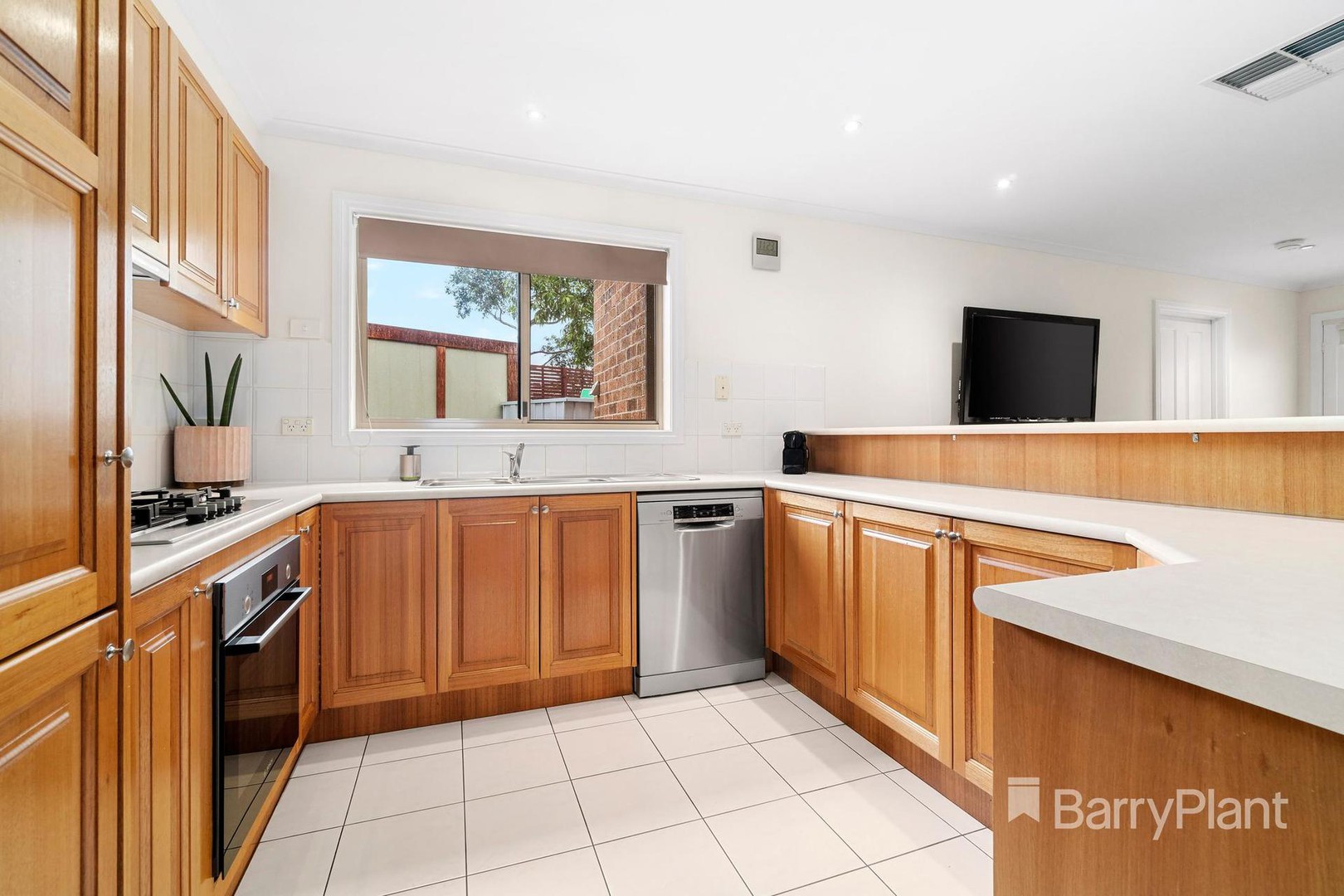 23 Royal Place, South Morang, VIC 3752, South Morang - Thumbnail 3