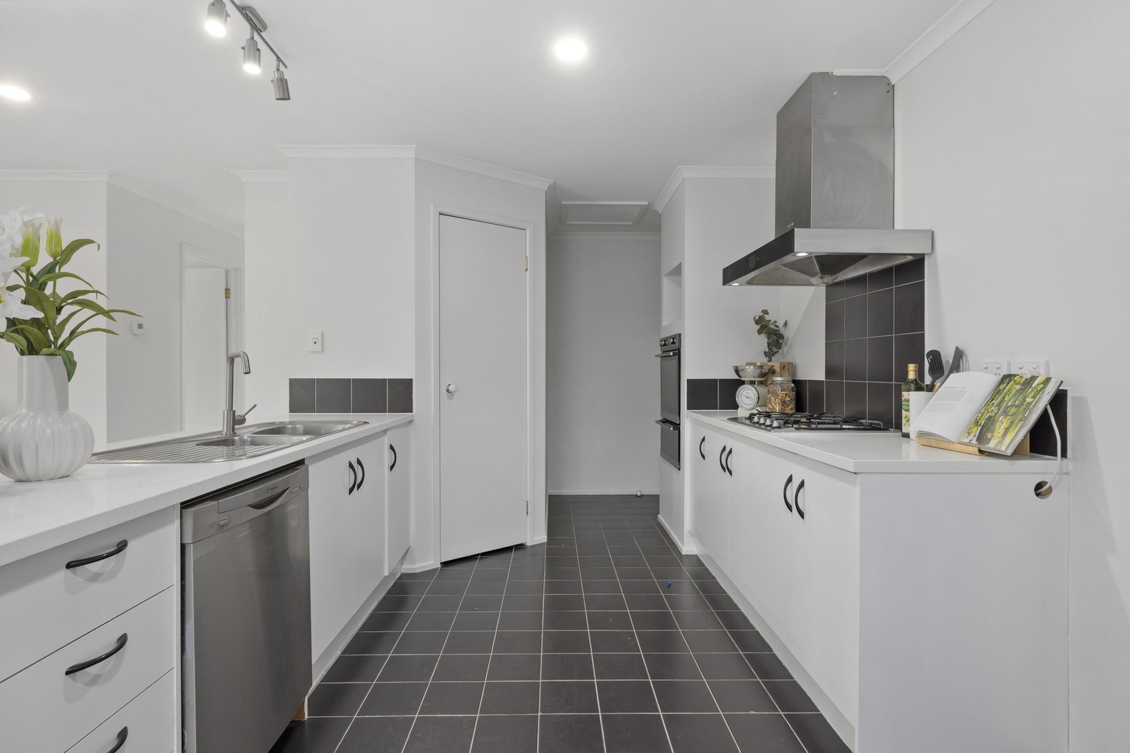 23 Seaeagle Avenue, Point Cook, VIC 3030 - Thumbnail 1 - 03/12/2025