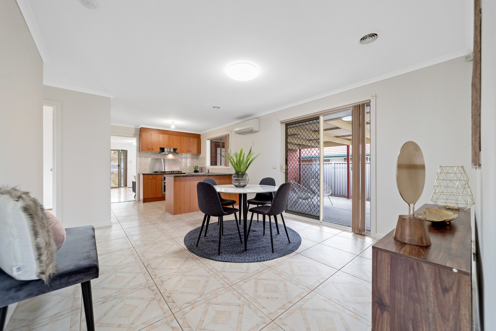 23 Woodlea Crescent, Craigieburn, VIC 3064, Craigieburn - Thumbnail 4