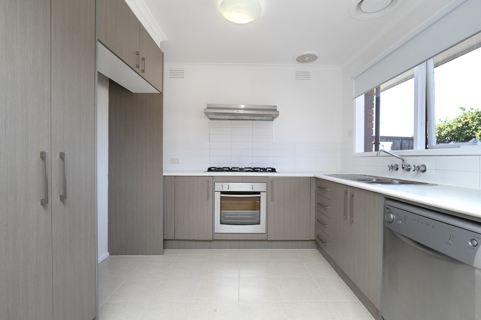 231 Furlong Road, St Albans, VIC 3021, St Albans - Thumbnail 2