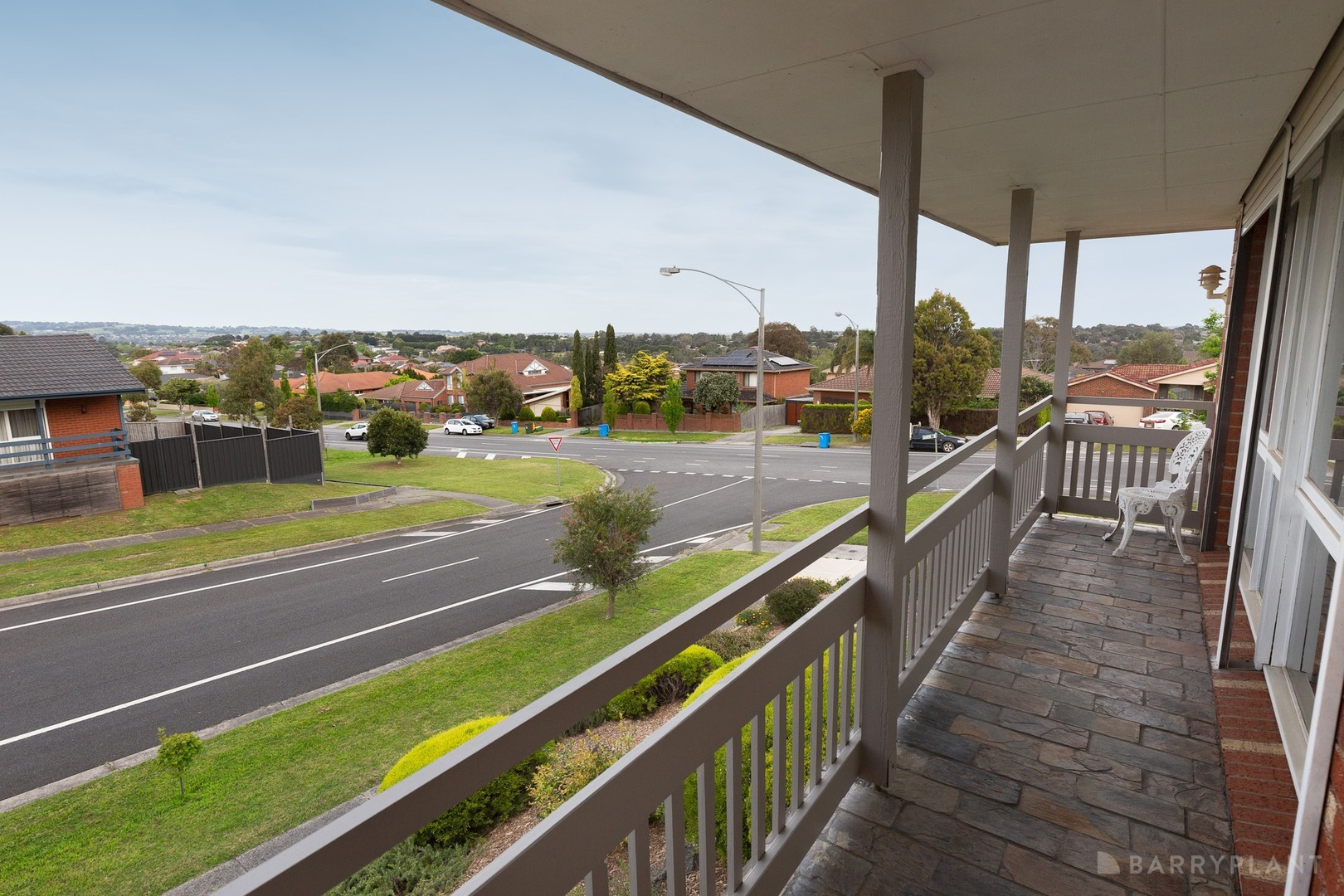 233 James Cook Drive, Endeavour Hills, VIC 3802 - Thumbnail 2 - 26/09/2024