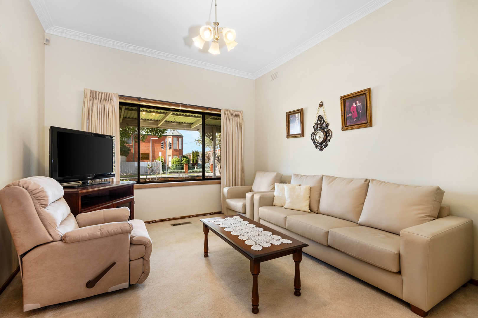 233 Shannon Avenue, Manifold Heights, VIC 3218 - Thumbnail 2 - 10/09/2025