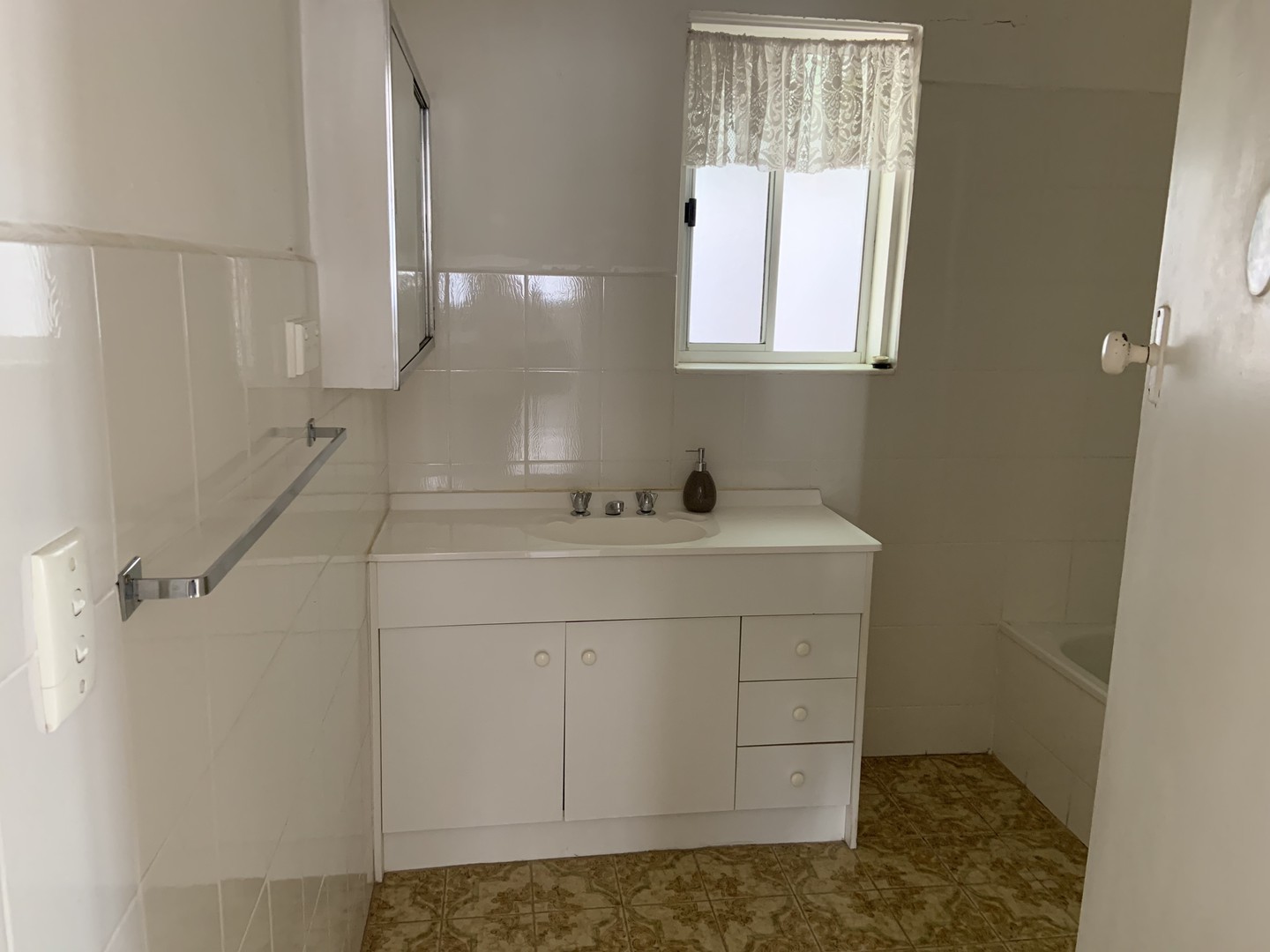 23A Greendale Road, Doncaster East, VIC 3109 - Thumbnail 2 - 30/04/2025